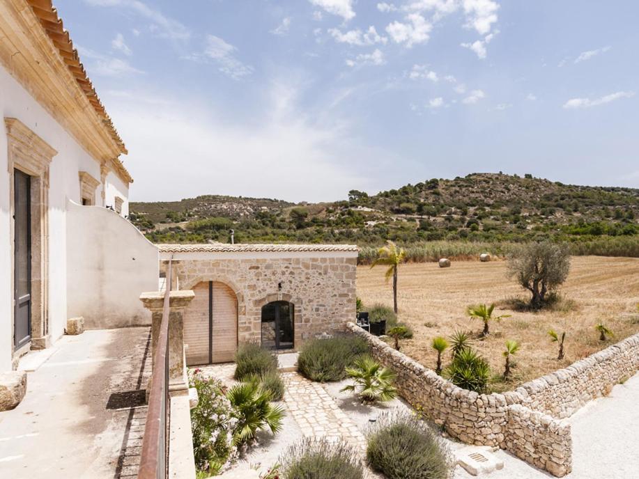 Bramasole Charming House Hotel Comiso Exterior foto