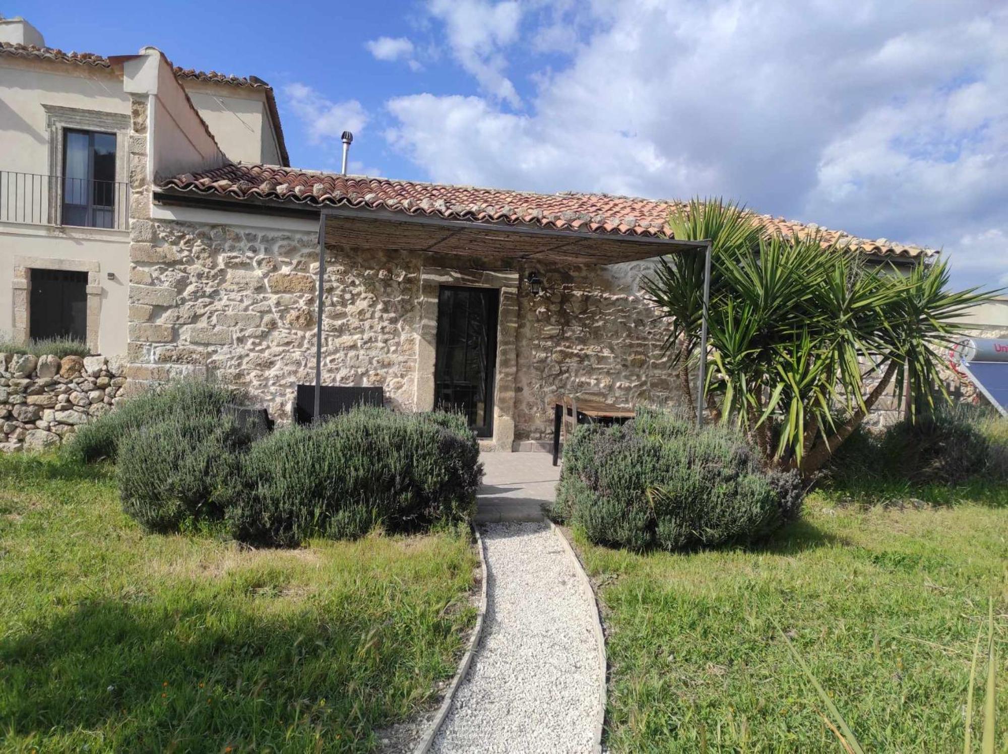 Bramasole Charming House Hotel Comiso Exterior foto